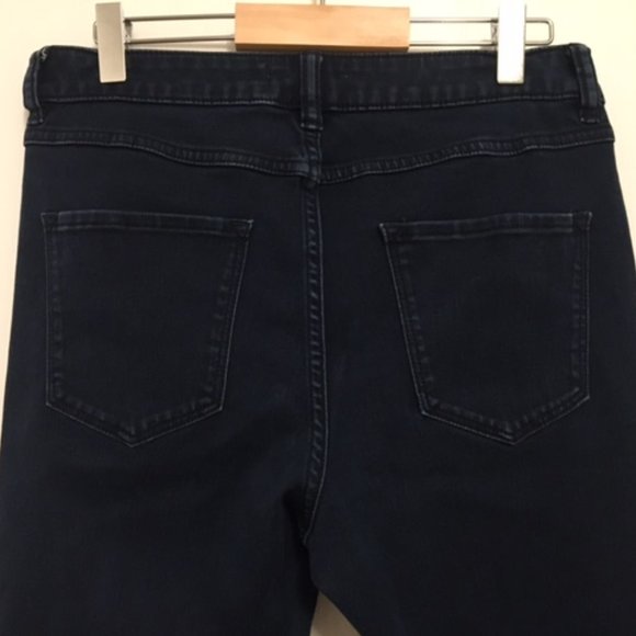 Kenneth Cole Reaction Straight Leg Jeans, SIze 6 - Picture 3 of 4